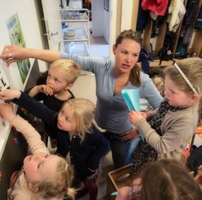Pedagog Sandra Nielsen og hennes kollegaer i barnehagen Peters Hus i København ble pålagt av kommunen å delta i forskningsprosjekt de selv mente var basert på feil pedagogisk grunnsyn. Foto: Alf Ove Hansen